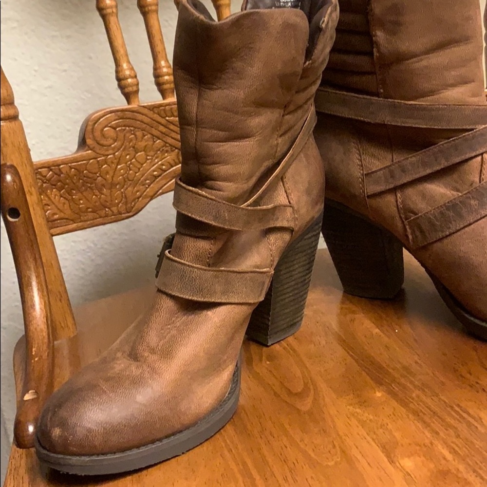 Brown Steve Madden Heeled Boots - Picture 2 of 5